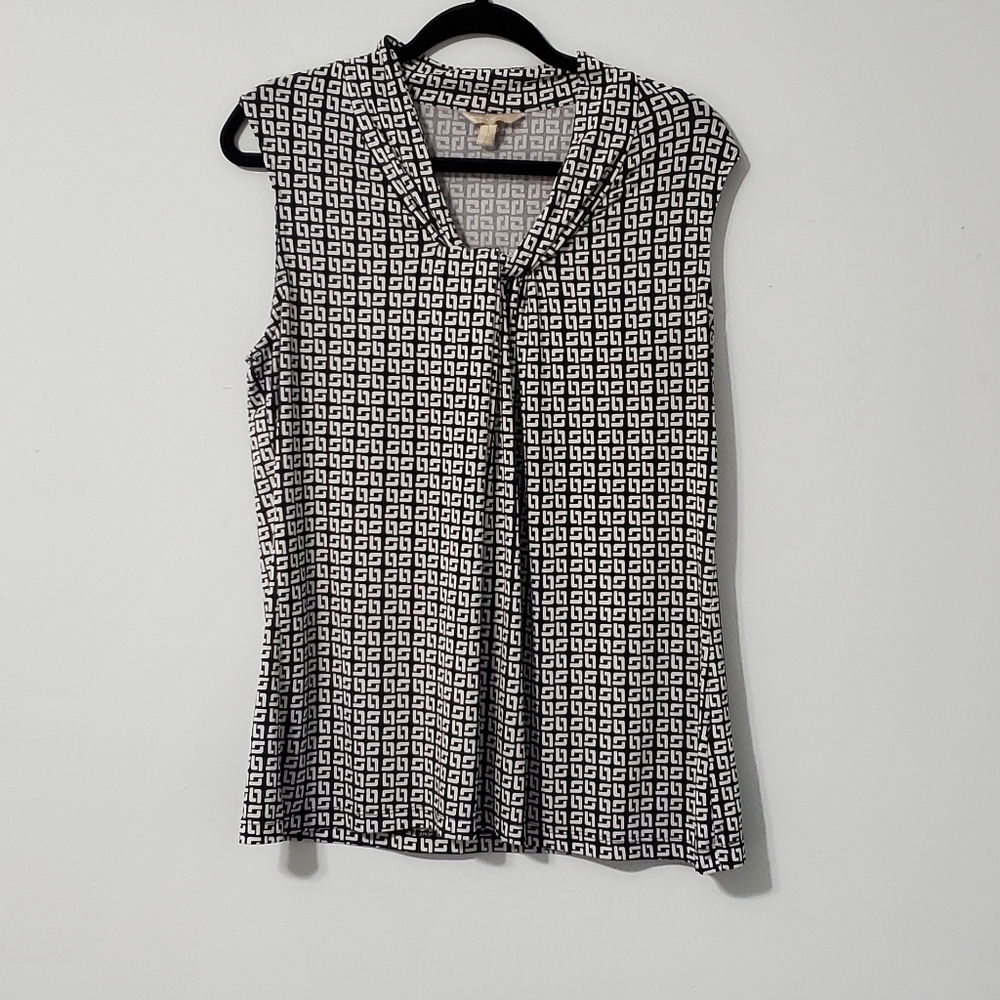 Black and white banana republic shirt